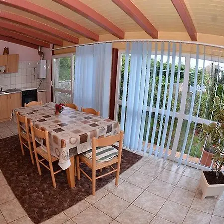 Holiday home Komfortables In Mit Terrasse, Garten Und Grill