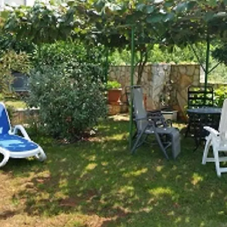Holiday home Komfortables In Mit Terrasse, Garten Und Grill