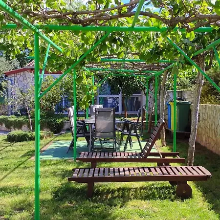 Komfortables In Mit Terrasse, Garten Und Grill Holiday home