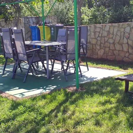Komfortables In Mit Terrasse, Garten Und Grill Holiday home Sisan